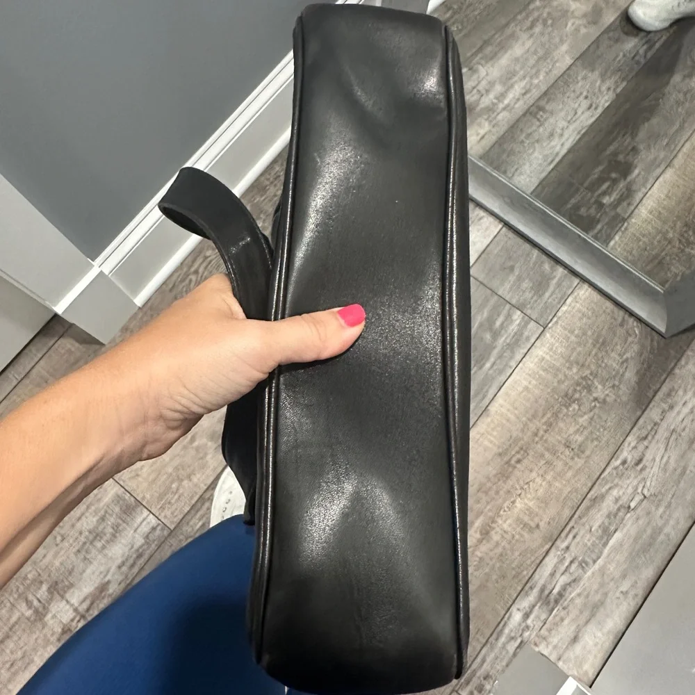 Chanel Classic Black Shoulder Bag - Picture 8 of 10